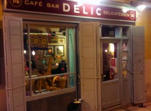 DELIC-café bar delicatessen en la plaza de la Paja en el barrio de la Latina para merendar en Madrid