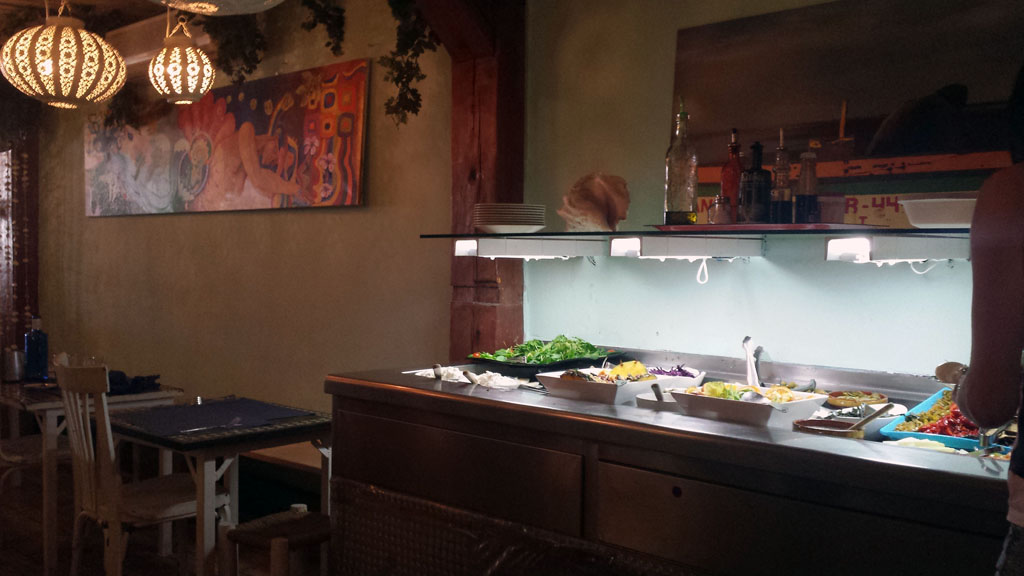 VIVA LA VIDA-un restaurante vegetariano con un buffet de ensaladas para que te las prepares tú mismo
