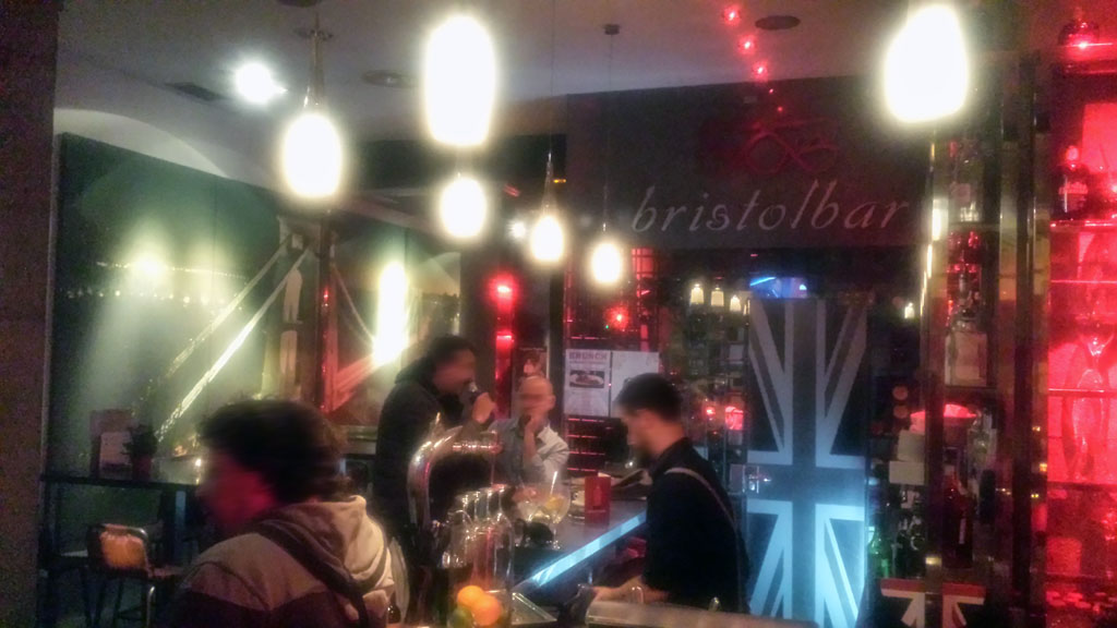 BRISTOL BAR-uno de los ambientes más british de Madrid donde disfrutar del gin tonic